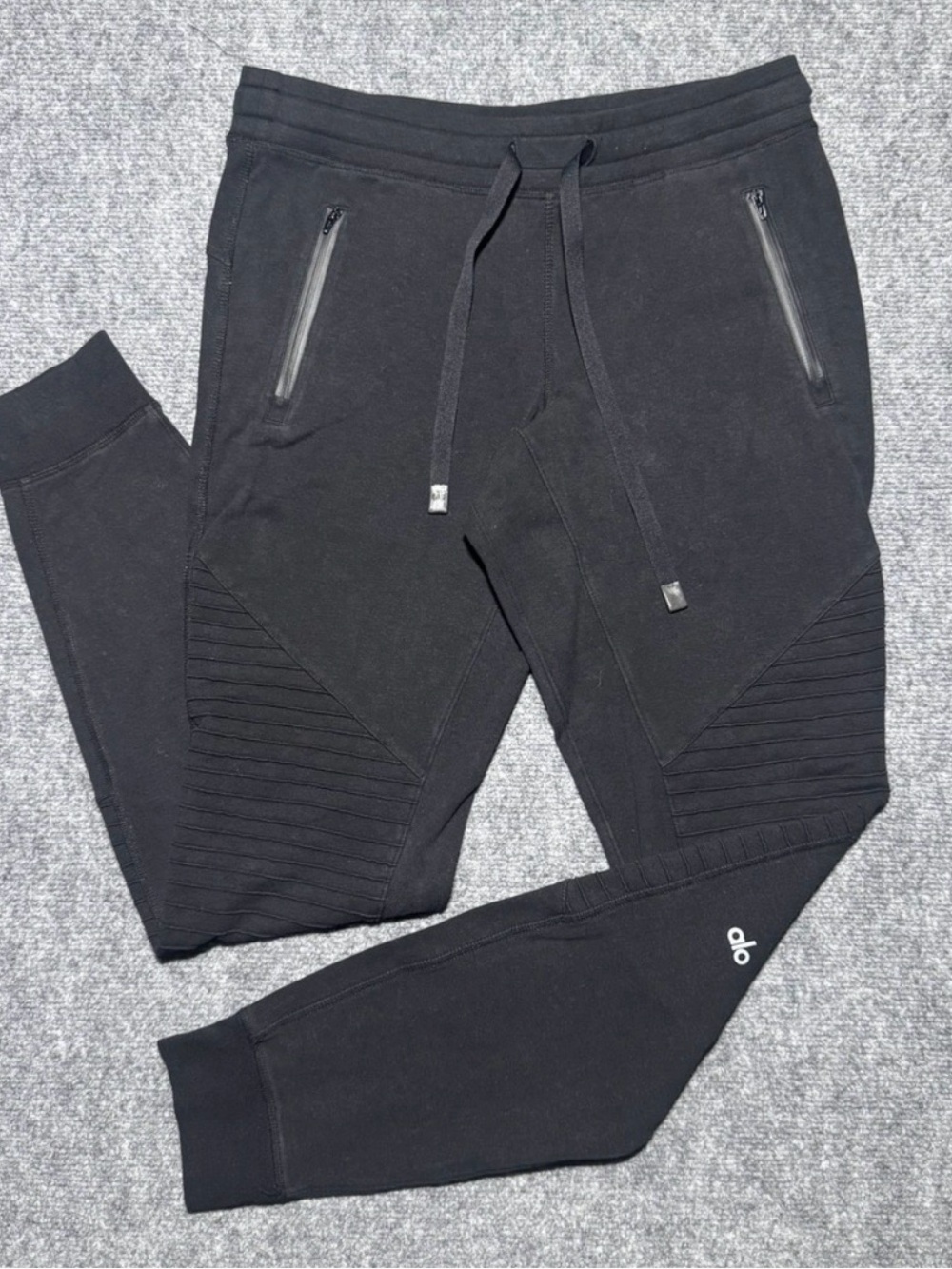 ALO Yoga Women’s Black Moto Jogger Pants – Ribbed Knee Detail